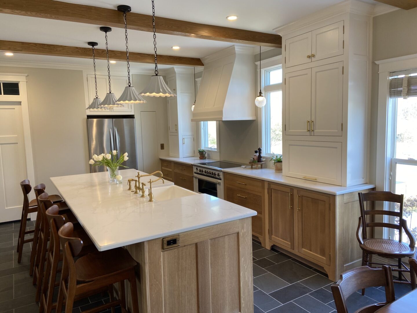 Quartersawn White Oak and Painted Kitchen with Custom Cabinetry